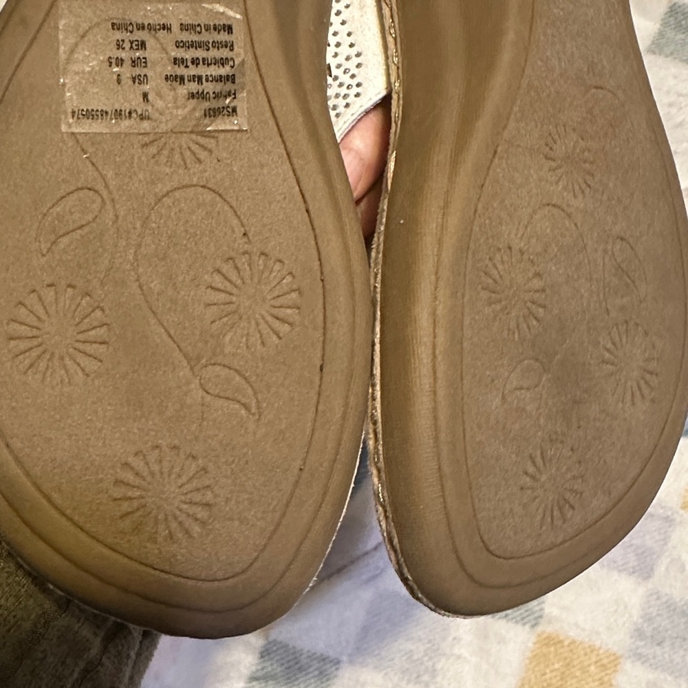 Elegant Silver and Tan Women's Slip On Sandals size 9 M - Picture 4 of 8